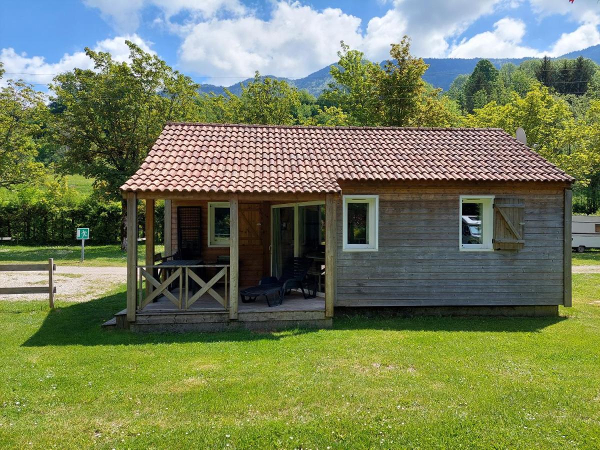 Le Valserine - Eco Responsable Campsite 3*